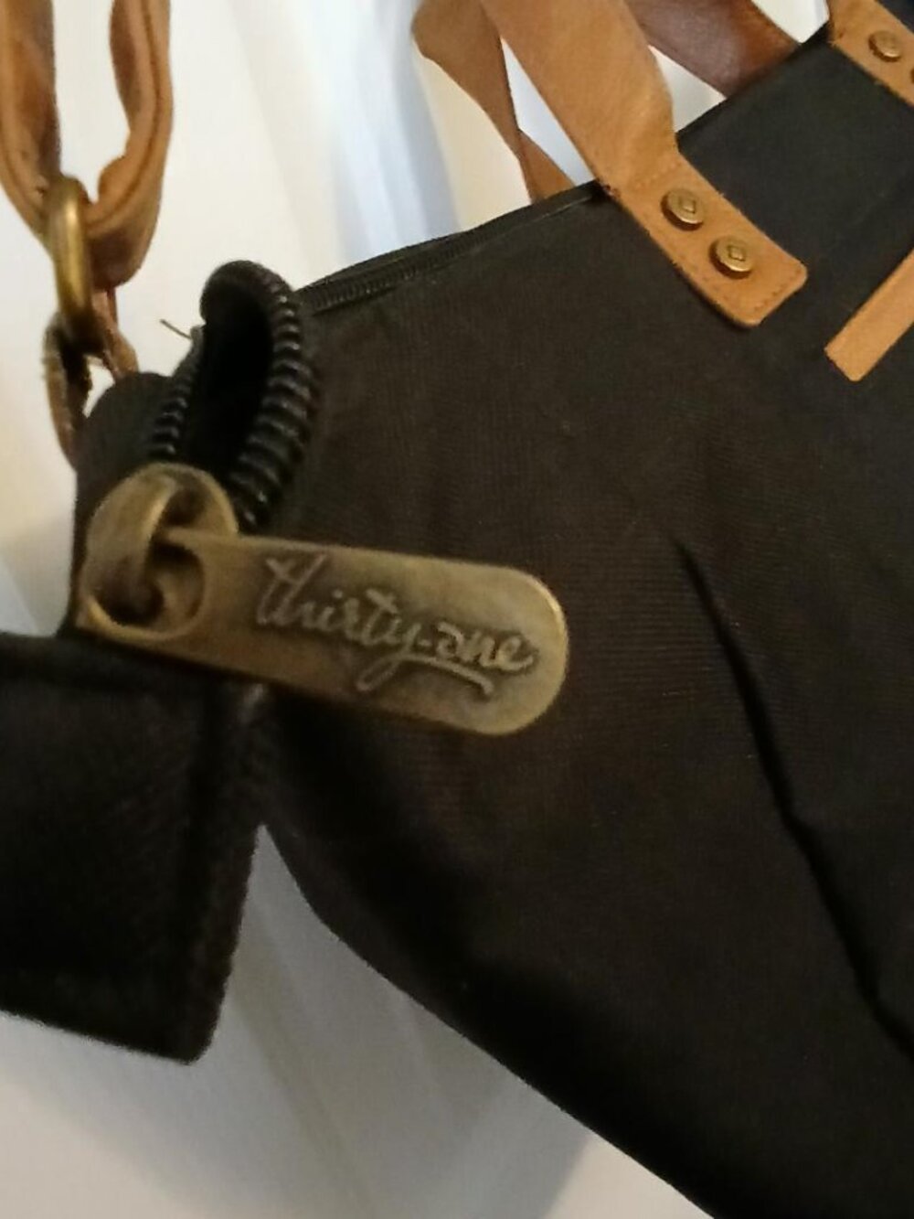 ThirtyOne black tote with detachable strap - Picture 2 of 8
